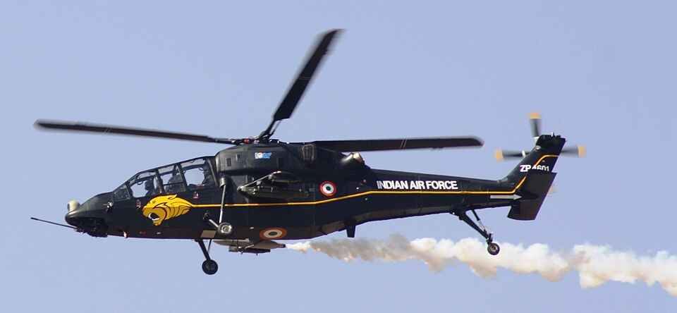 HAL डिफेंस ऑर्डर 2025 की जानकारी देता हुआ ग्राफिक जिसमें LCM MARK-1A और LCH हेलीकॉप्टर की डिलीवरी की झलक दिखती है