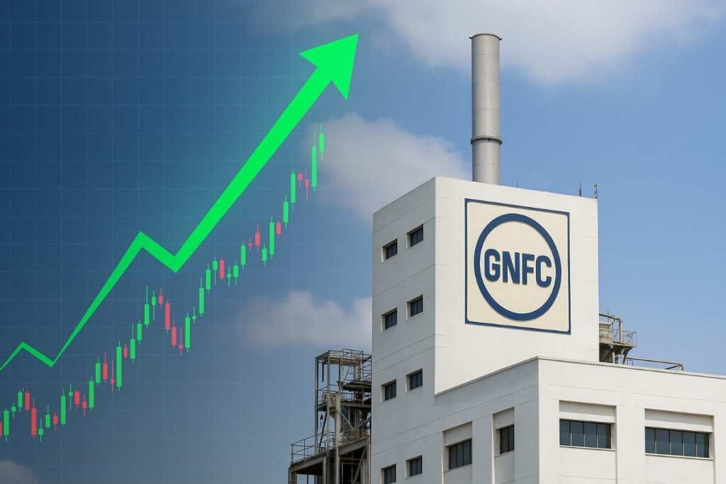 GNFC कंपनी की बिल्डिंग और शेयर बाजार के ग्राफ के साथ उछाल दर्शाता हुआ चित्र