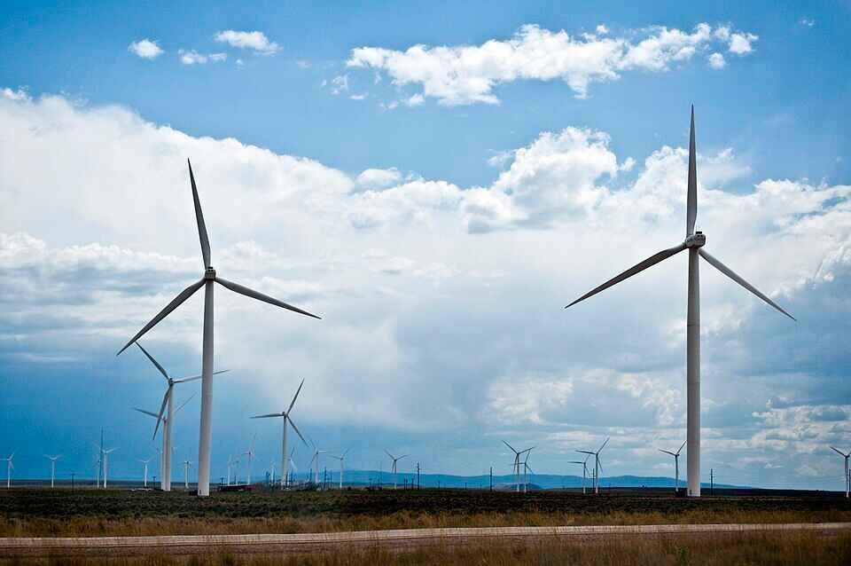 Suzlon Energy Share को मिला CRISIL और ICRA से A+ रेटिंग अपग्रेड, निवेशकों को उम्मीद तेज़ी की