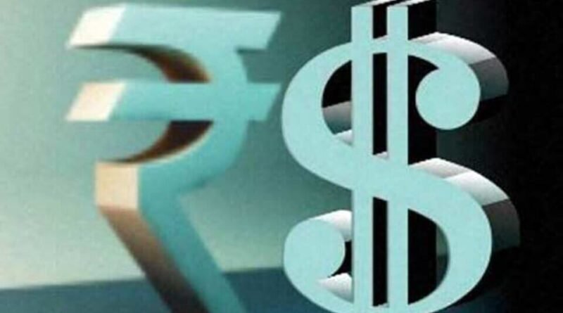 रुपये में भारी गिरावट, डॉलर के मुकाबले कमजोर हुआ INR
